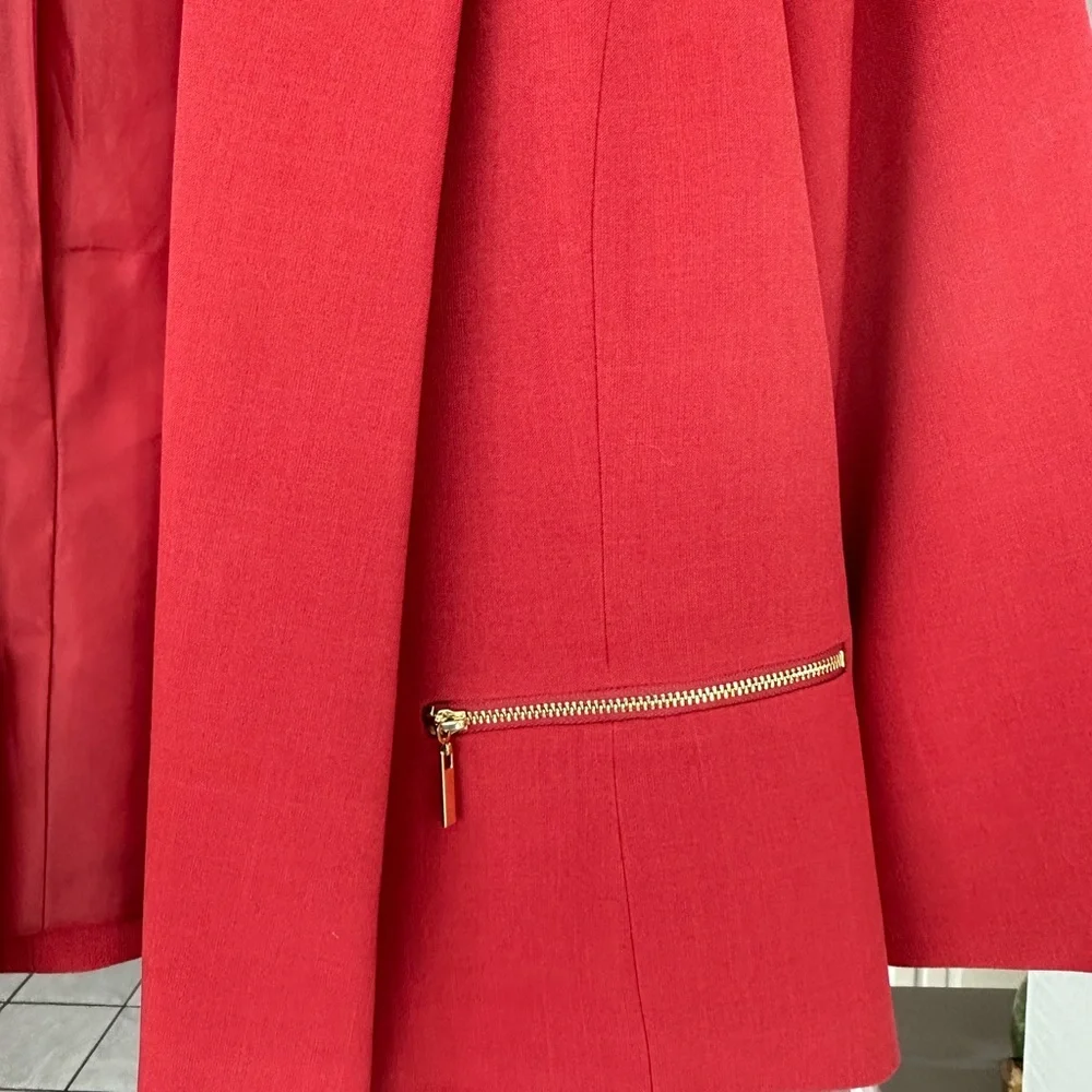 Blazer with 2 coordinating sleeveless shirts - Picture 8 of 8